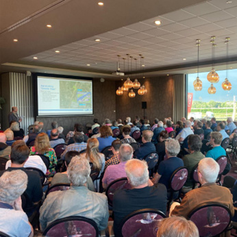 Een volle zaal met belangstellenden tijdens de informatiebijeenkomst in Gorinchem